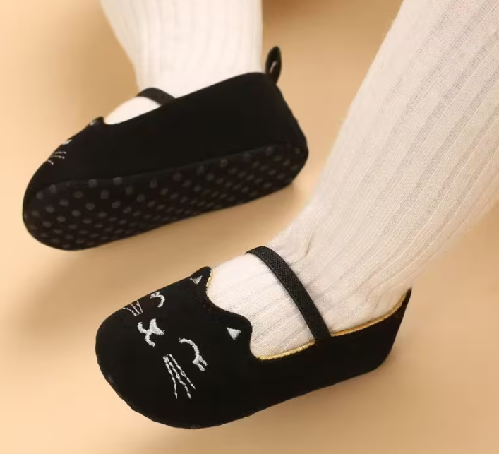 Zapatos de Gatito para Niña – Suaves y Antideslizantes