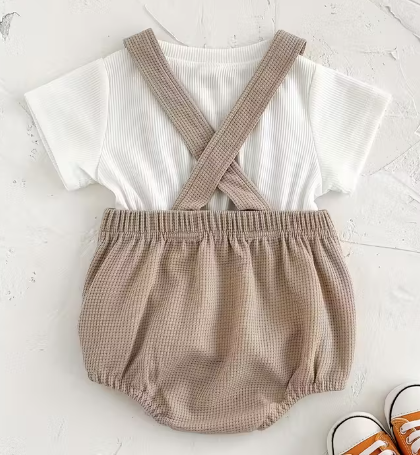 Conjunto de Verano para Bebé con Camiseta y Body Arcoíris – 2 Piezas