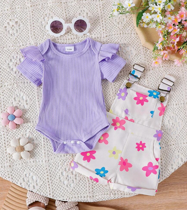 Conjunto de Verano para Bebé Niña con Body Acanalado y Short Tipo Overol – 2 Piezas