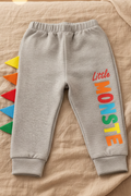 Pantalón Jogger Gris con Crestas