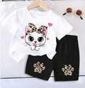 Conjunto de Dos Piezas: Camiseta de Gatita y Short Negro con Huellitas