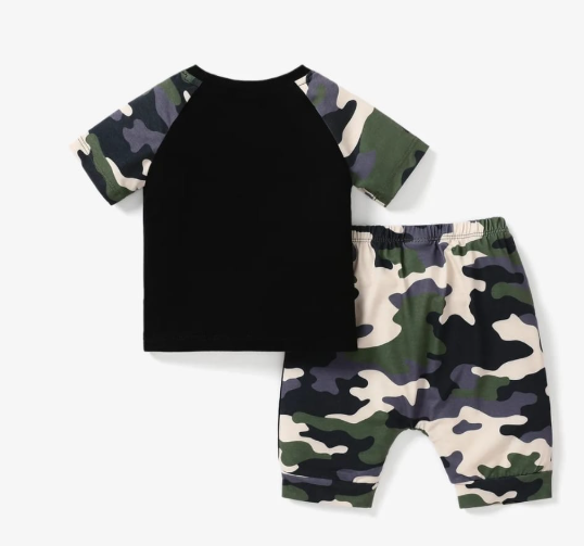 Conjunto de Camiseta "Mommy's Little Man" y Short Camuflado (2 piezas)