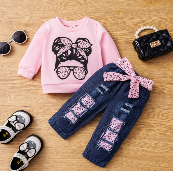 Conjunto de Sudadera y Jean Desgastado con Parches de Corazones (2 piezas)