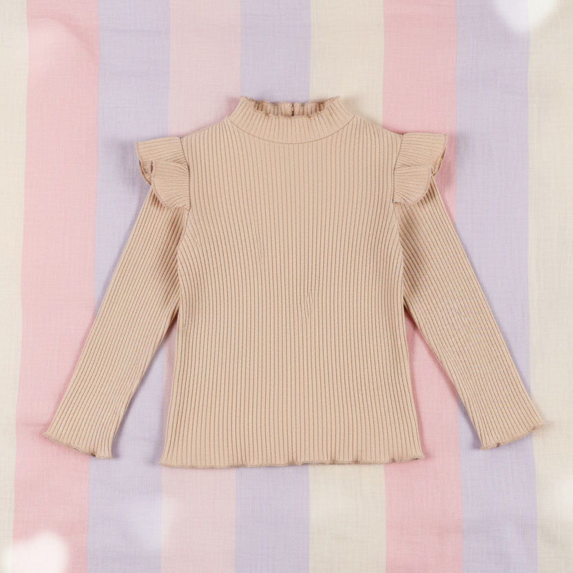 Blusa Acanalada Beige con Volantes en los Hombros