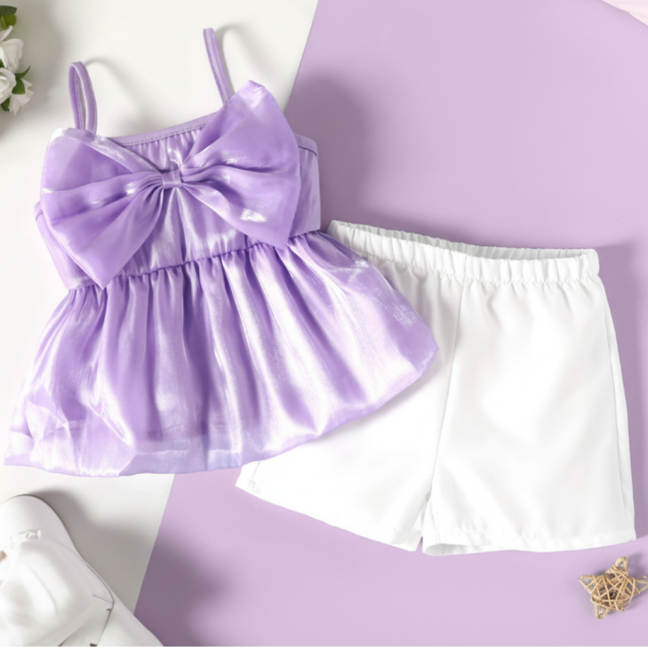Conjunto de Blusa Satinada Lavanda con Lazo y Short Blanco (2 piezas)