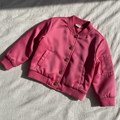 Chaqueta Bomber Satinada Color Rosa Vibrante (1 pieza)