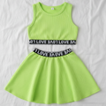 Conjunto Moderno de Top y Falda Verde Neón "LOVE" (2 piezas)